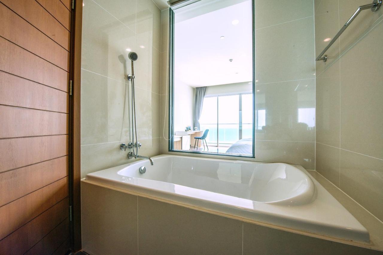 Movenpick Residences Pattaya With Ocean View Na Chom Thian Buitenkant foto